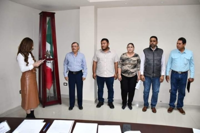 Síndico procurador y regidores de Mocorito solicitan licencia ante cabildo para participar en proceso electoral. Suplentes rinden Protesta de Ley.