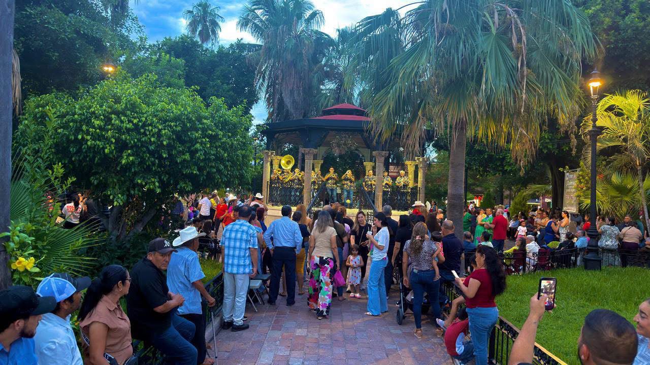 Viernes de Plaza volvió a llenar de vida el corazón del Pueblo Mágico de Mocorito, en una tarde donde la música y el orgullo por nuestras tradiciones fueron los protagonistas.
