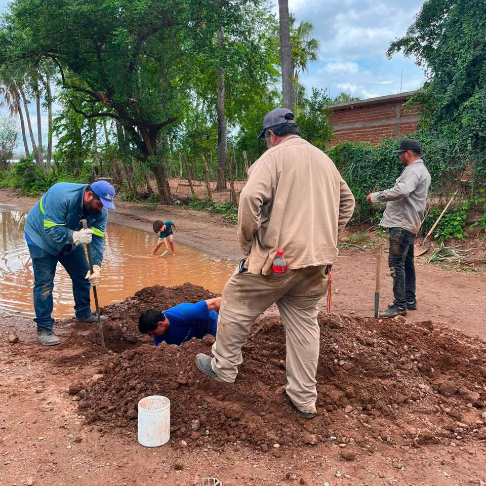 JMAPAM atiende fugas, drenajes y mantenimiento de infraestructura hidráulica en distintas zonas de Mocorito