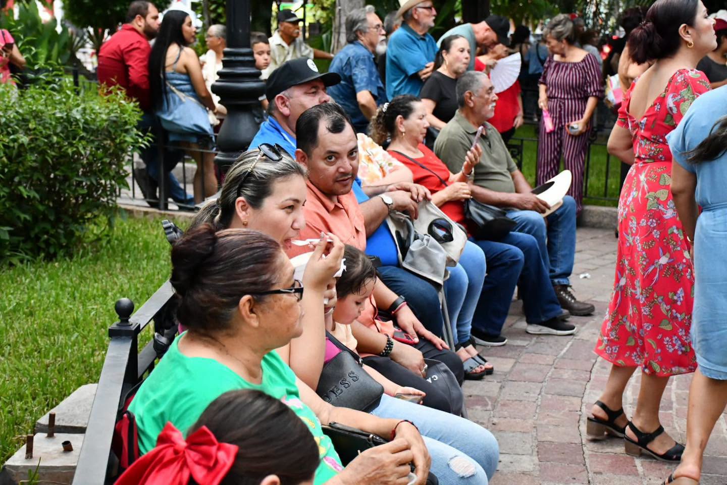 ¡Mocorito disfrutó de una gran noche de Viernes de Plaza!