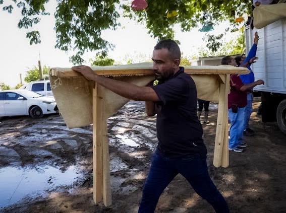 Gobernadora Yeraldine Bonilla lleva apoyos a las comunidades afectadas por las lluvias en Mocorito