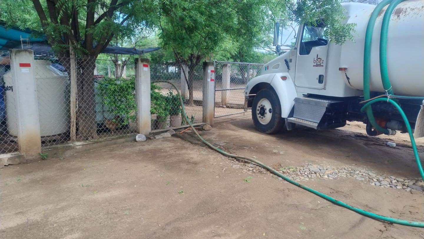 JMAPAM ajusta distribución de agua mediante una pipa según sus necesidades