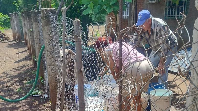 JMAPAM ajusta distribución de agua mediante una pipa según sus necesidades