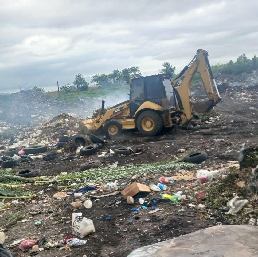 ¡Manos a la obra en Pericos! El H. Ayuntamiento coordina limpieza en el basurón de la sindicatura