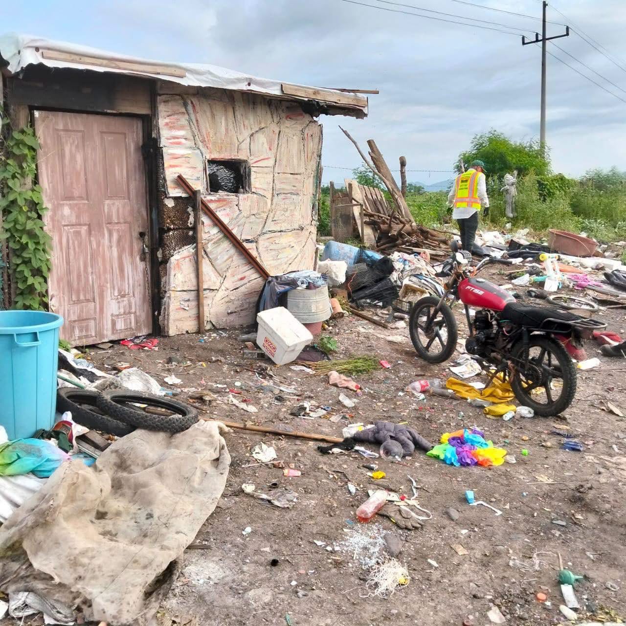 ¡Manos a la obra en Pericos! El H. Ayuntamiento coordina limpieza en el basurón de la sindicatura