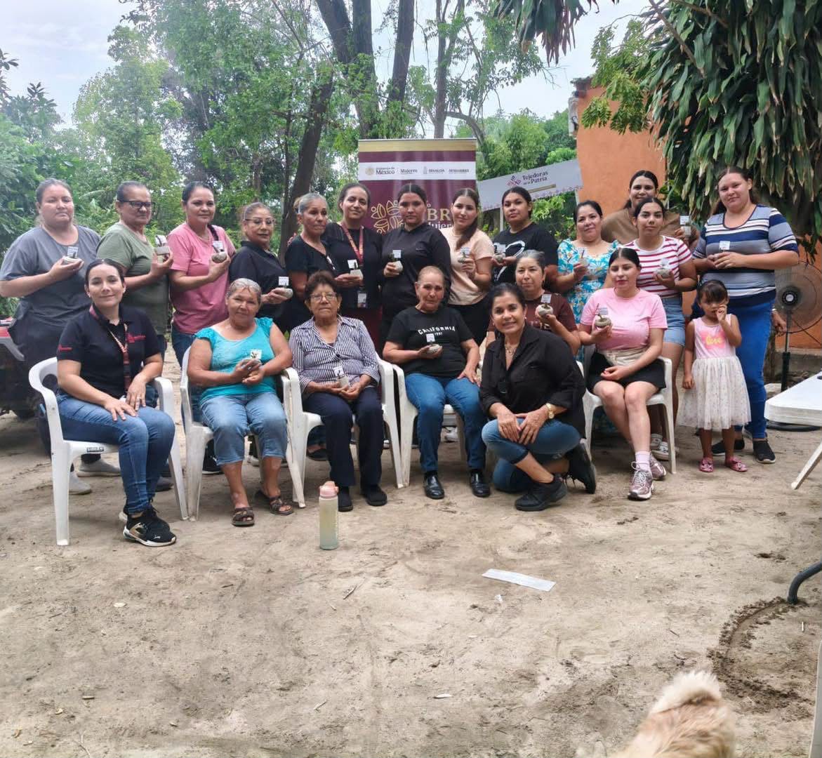 IMMujeres y Centro Libre acercan servicios y taller artesanal a mujeres de El Tule.