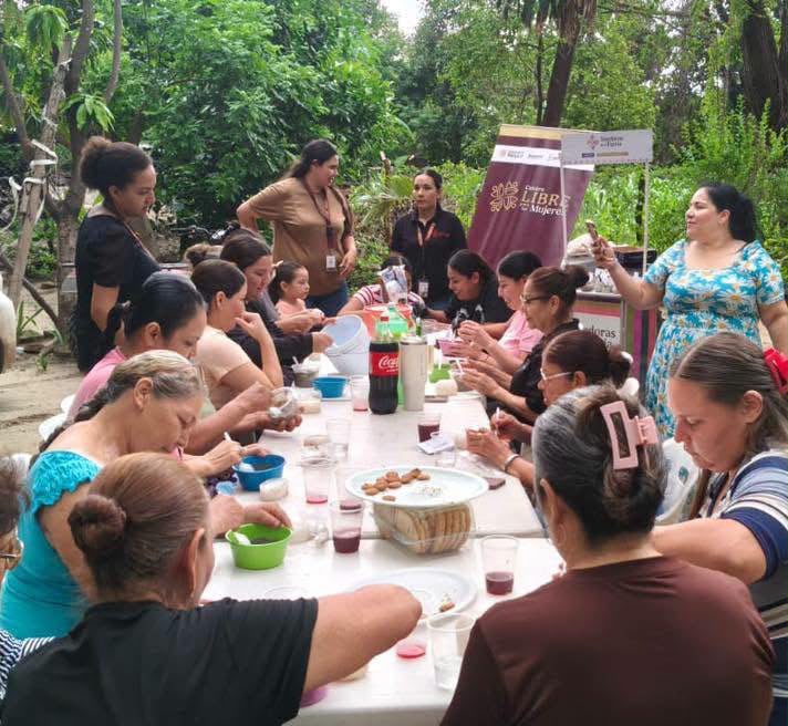 IMMujeres y Centro Libre acercan servicios y taller artesanal a mujeres de El Tule.