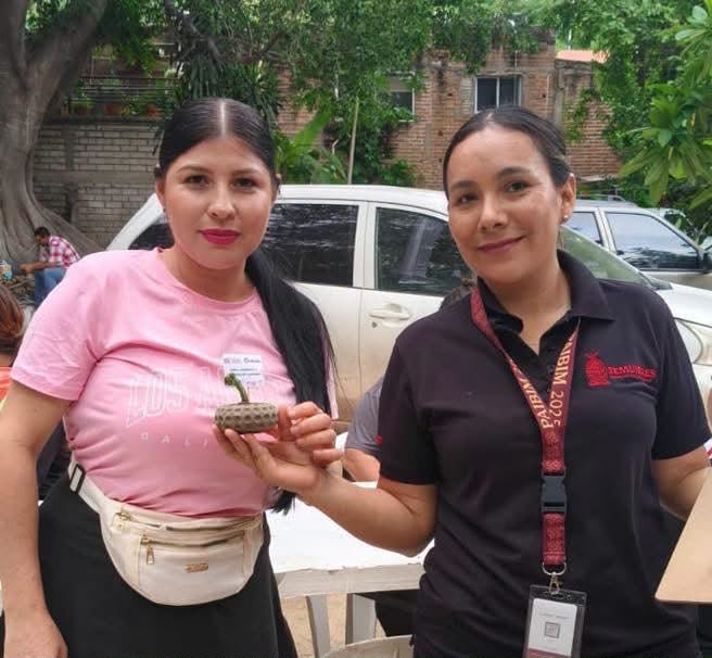 IMMujeres y Centro Libre acercan servicios y taller artesanal a mujeres de El Tule.