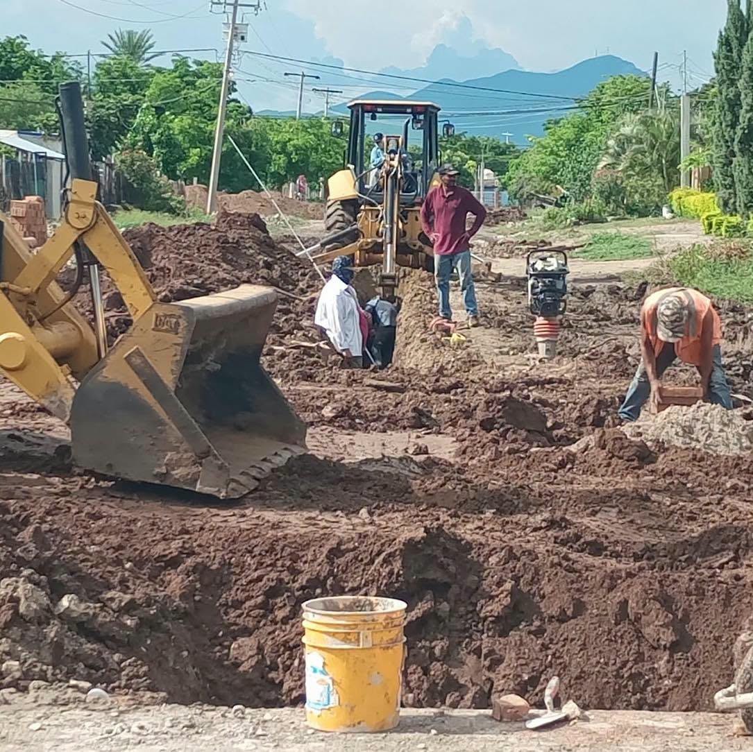 Inician trabajos para la pavimentación en la calle Lázaro Cárdenas en la sindicatura de Melchor Ocampo