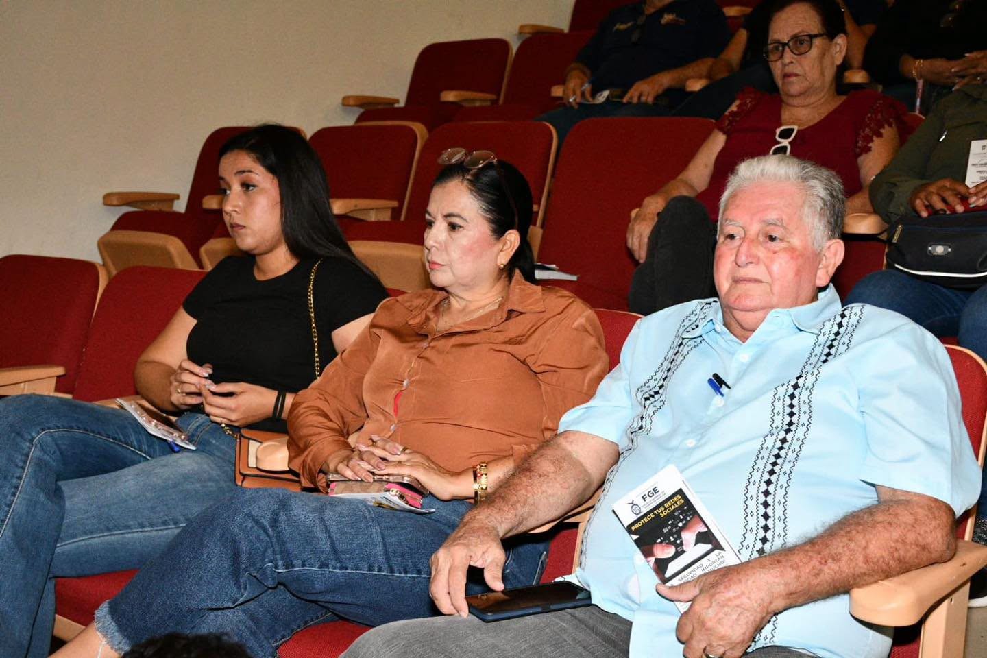 Previenen a mocoritenses sobre riesgos de la extorsión telefónica
