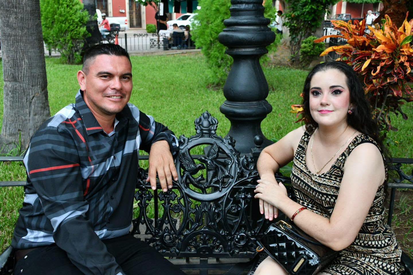 Folclor y música de banda en el Viernes de Plaza en Mocorito.