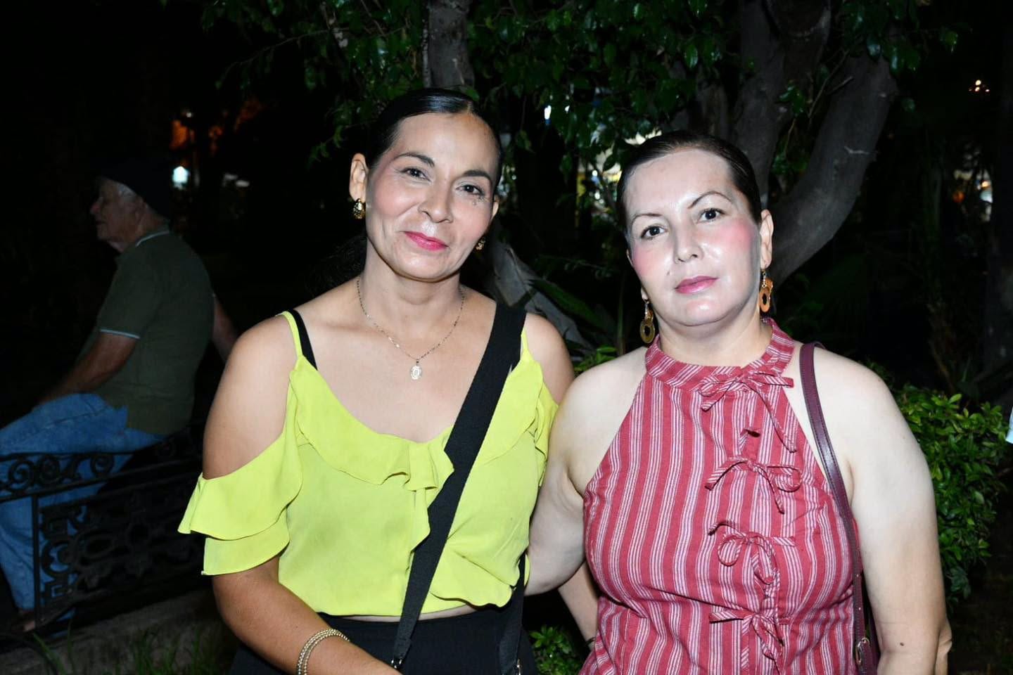 Folclor y música de banda en el Viernes de Plaza en Mocorito.