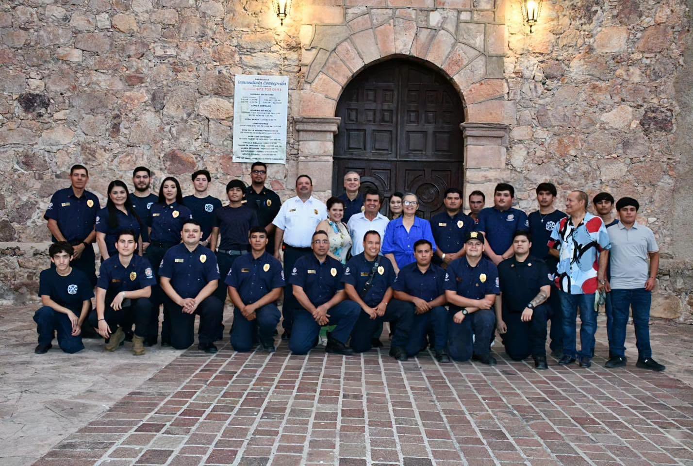 Alcalde Enrique Melecio felicita y reconoce a Bomberos Mocorito acompañándolos en la misa de acción de gracias y festejo