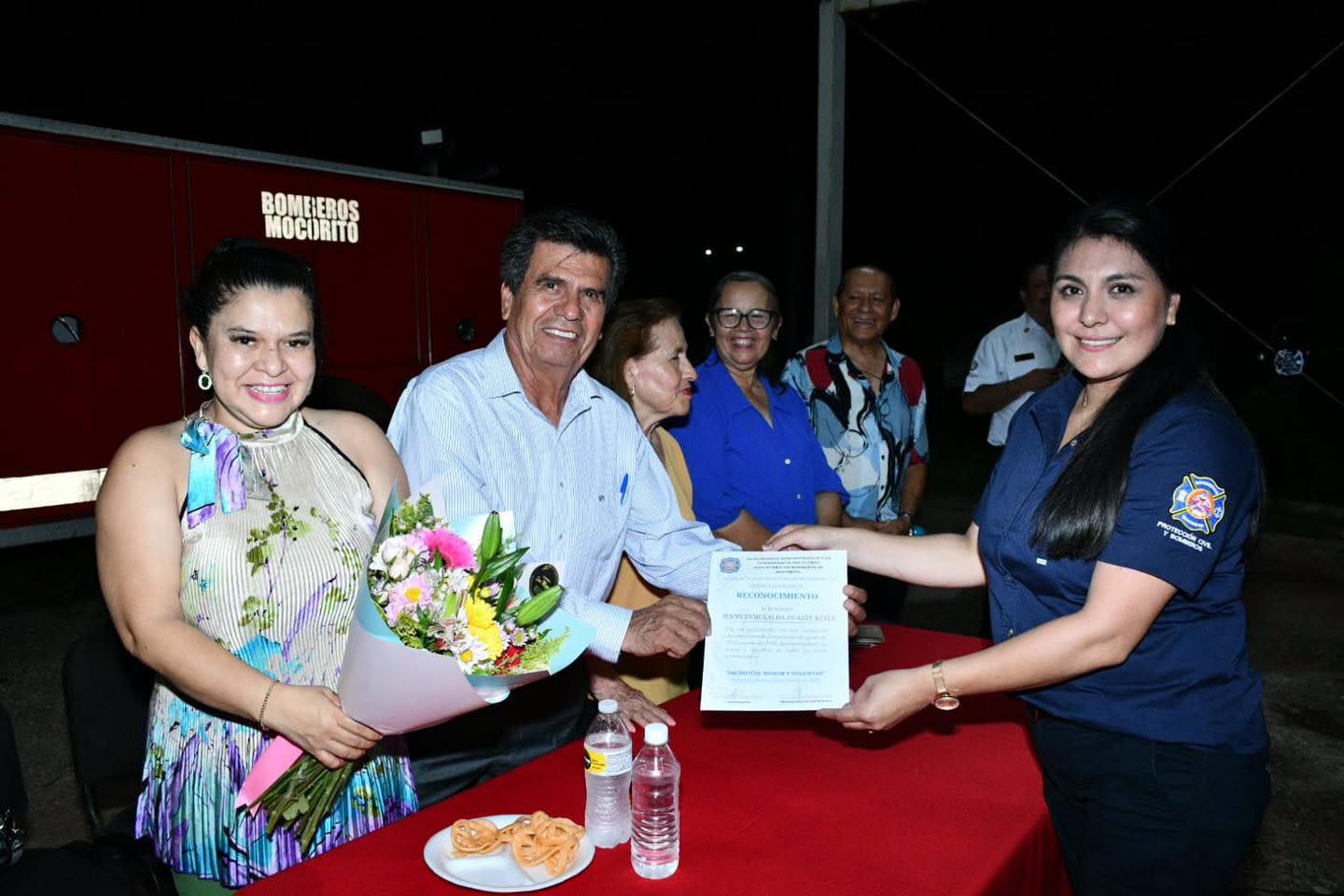 Alcalde Enrique Melecio felicita y reconoce a Bomberos Mocorito acompañándolos en la misa de acción de gracias y festejo