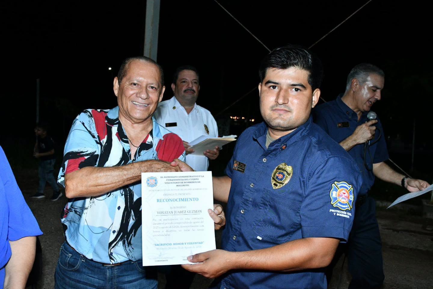 Alcalde Enrique Melecio felicita y reconoce a Bomberos Mocorito acompañándolos en la misa de acción de gracias y festejo