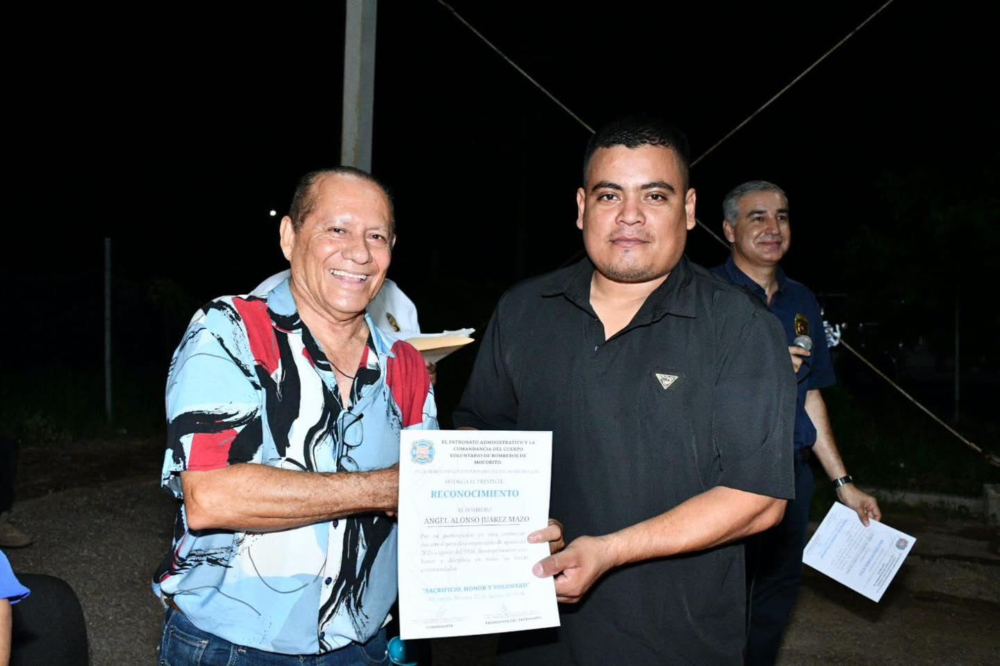 Alcalde Enrique Melecio felicita y reconoce a Bomberos Mocorito acompañándolos en la misa de acción de gracias y festejo