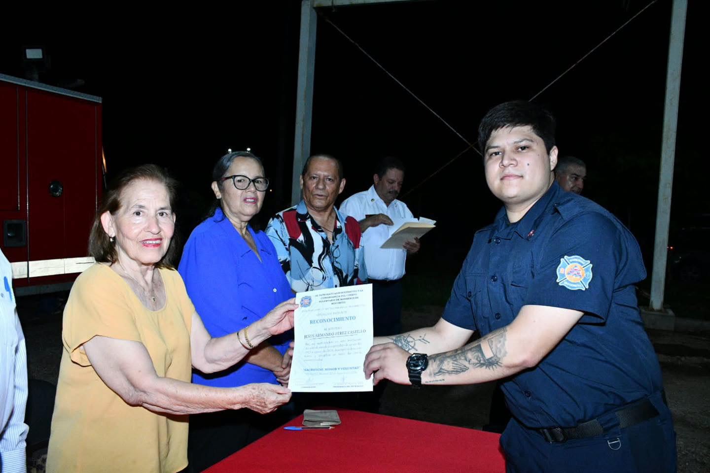 Alcalde Enrique Melecio felicita y reconoce a Bomberos Mocorito acompañándolos en la misa de acción de gracias y festejo