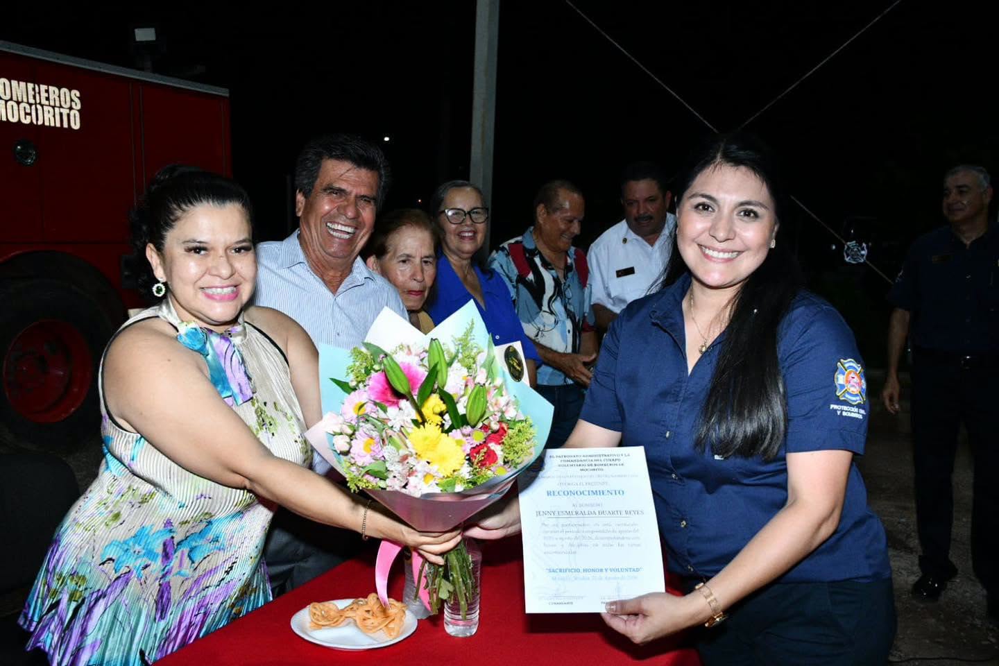 Alcalde Enrique Melecio felicita y reconoce a Bomberos Mocorito acompañándolos en la misa de acción de gracias y festejo