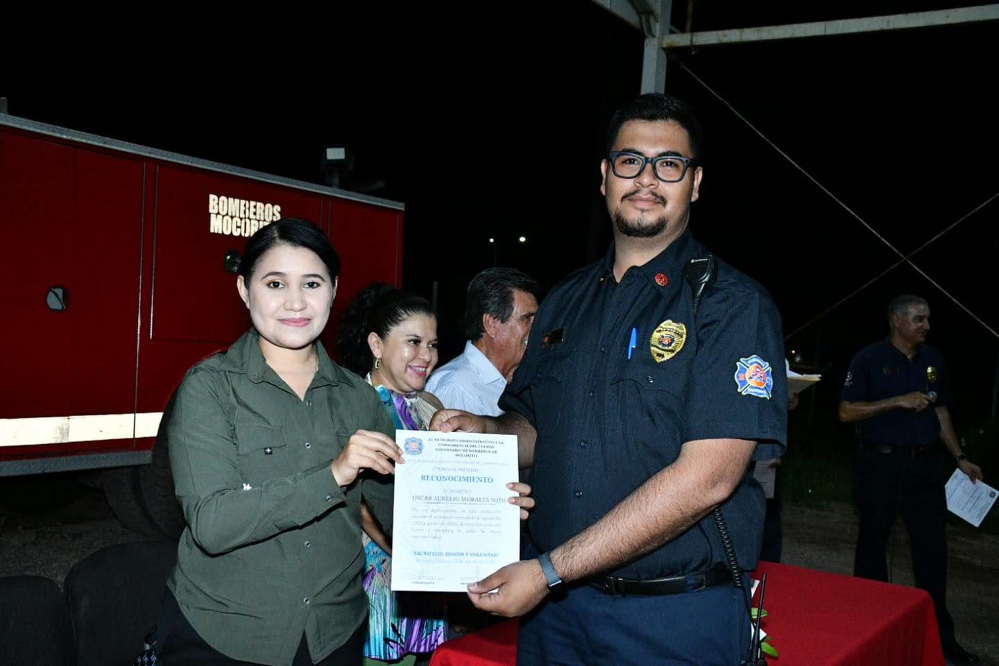 Alcalde Enrique Melecio felicita y reconoce a Bomberos Mocorito acompañándolos en la misa de acción de gracias y festejo