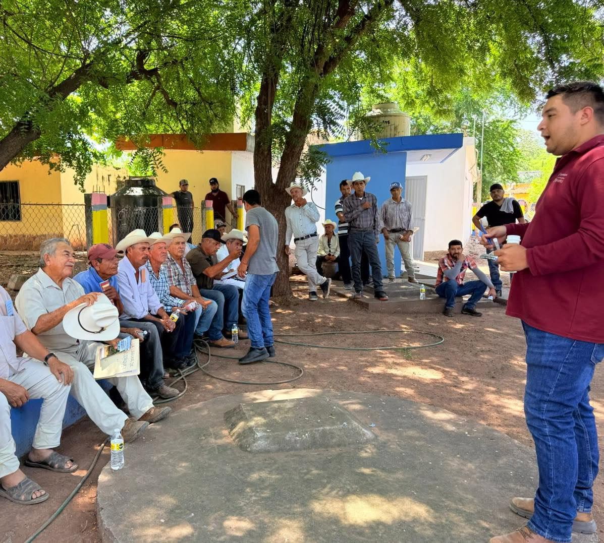 Capacitan a ganaderos de Mocorito para prevenir y controlar el gusano barrenador del ganado