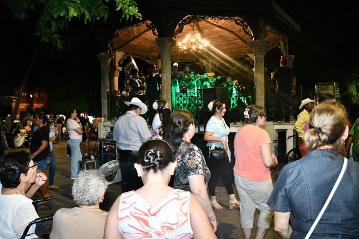 🎉✨ ¡Todo un éxito el Viernes de Plaza en Mocorito! ✨🎉