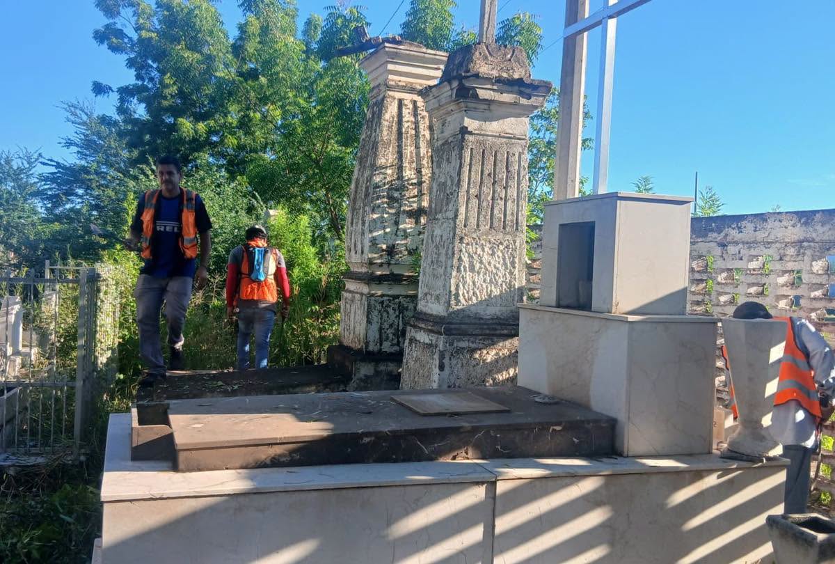 Inician labores de limpieza en el panteón municipal Reforma