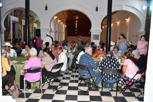 Con desayuno y convivencia celebra el Ayuntamiento y DIF municipal el Día del Abuelo a clubes de INAPAM de Mocorito.