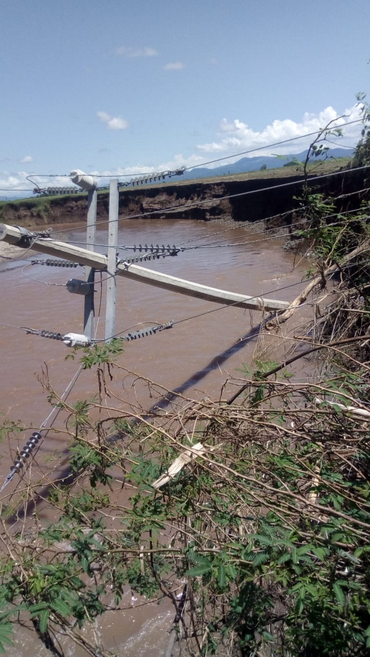 Aviso/Pericos: Por daños en red de energía eléctrica continua falla de abastecimiento de agua