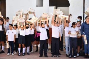 Presentan en Mocorito el periódico Alas de Papel edición Especial de Pueblos Mágicos.  El impreso incluye obras literarias de niñas, niños y jóvenes mocoritenses.